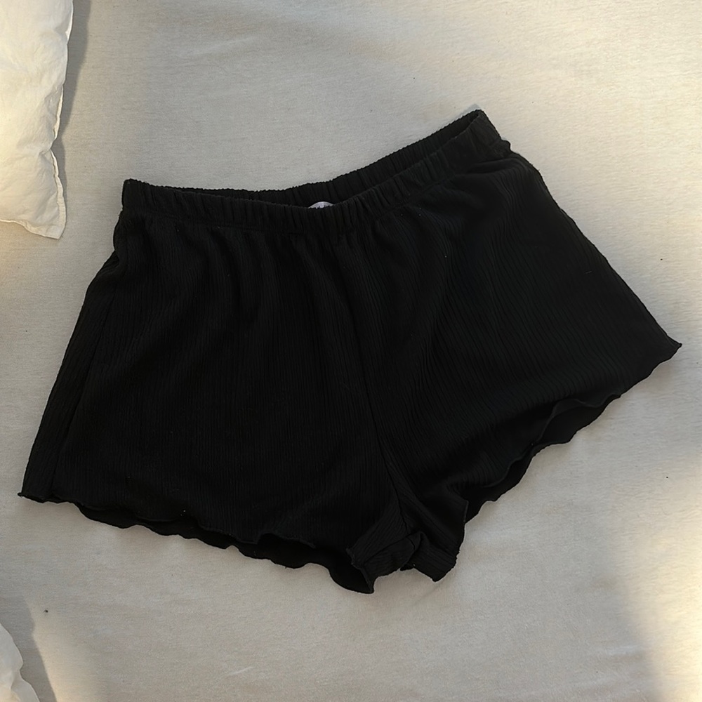 Ribbed black shorts